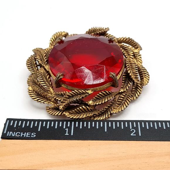Vintage Large Red Glass Brooch, Antique Gold Tone Leaves. 1950s. 2 1/8" - Picture 7 of 8